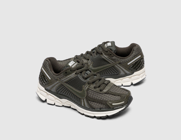 Nike Women s Zoom Vomero Cargo Khaki Sequoia Sail Metallic