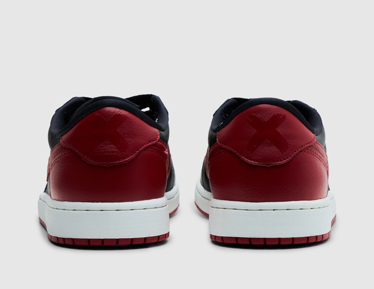 Jordan 1 Retro Low OG Black / Black - Varsity Red – size? Canada