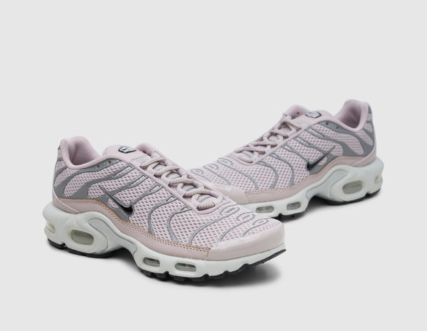 barely rose air max plus