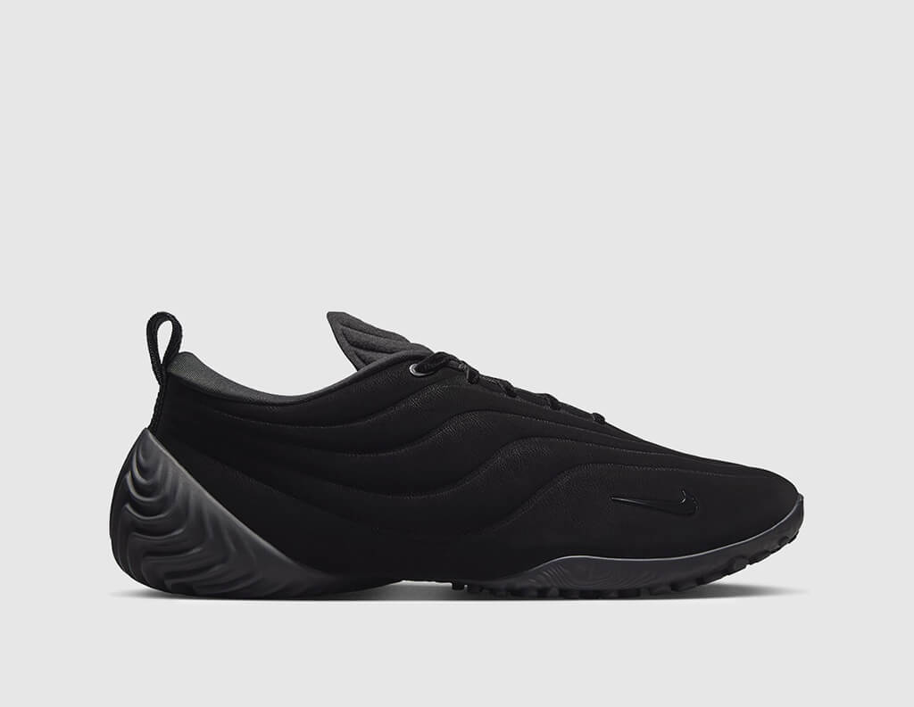 Nike Women's Astra Ultra Black / Black