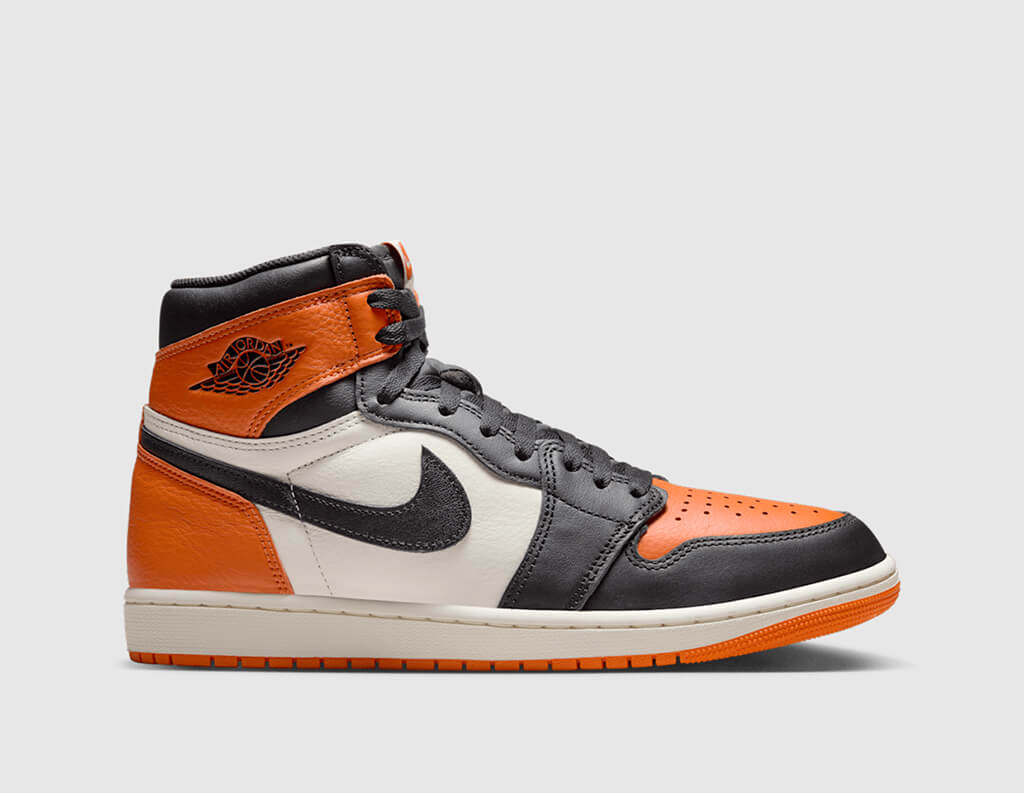 Jordan 1 Retro High OG Black / Sail - Starfish
