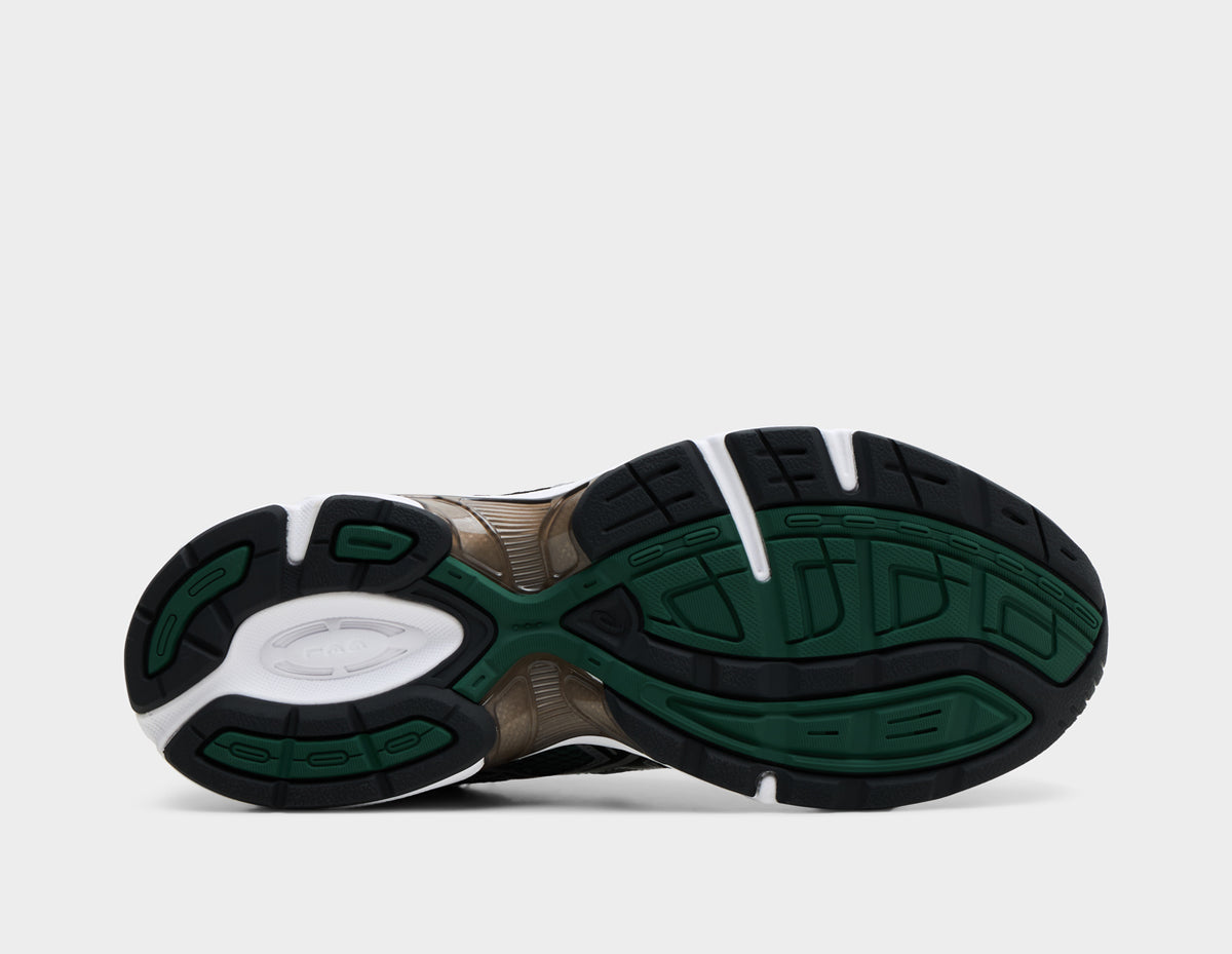 ASICS GEL-1130. Bottom view of single shoe showing dark green rubber outsole with flex grooves, black rubber heel unit, and midfoot TRUSSTIC shank support plate. 