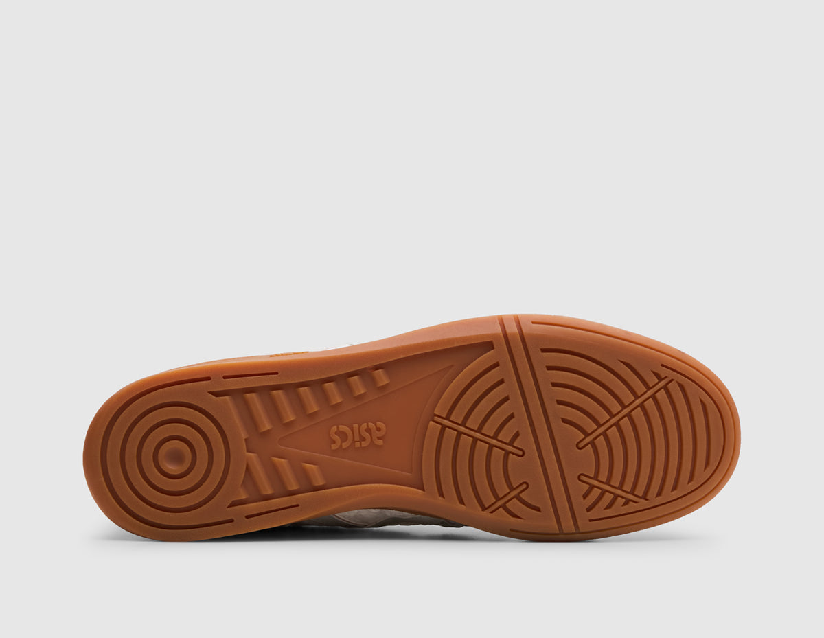 ASICS SKYHAND OG. Bottom view of single glacier grey leather sneaker showing low-profile gum rubber tread outsole with circular forefoot pivot pattern and central ASICS branding. 