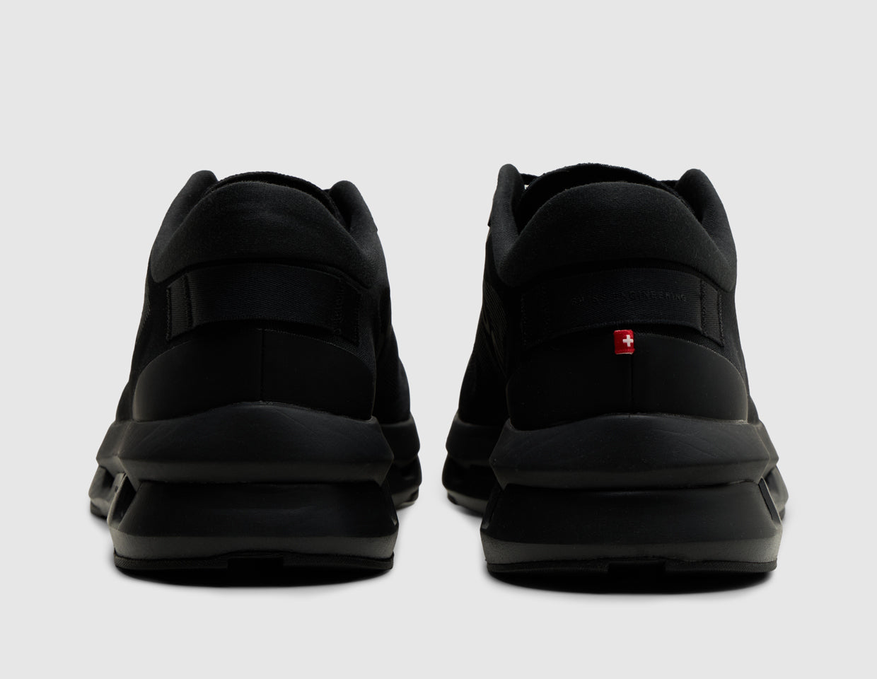 On Cloudzone Black / Black – size? Canada