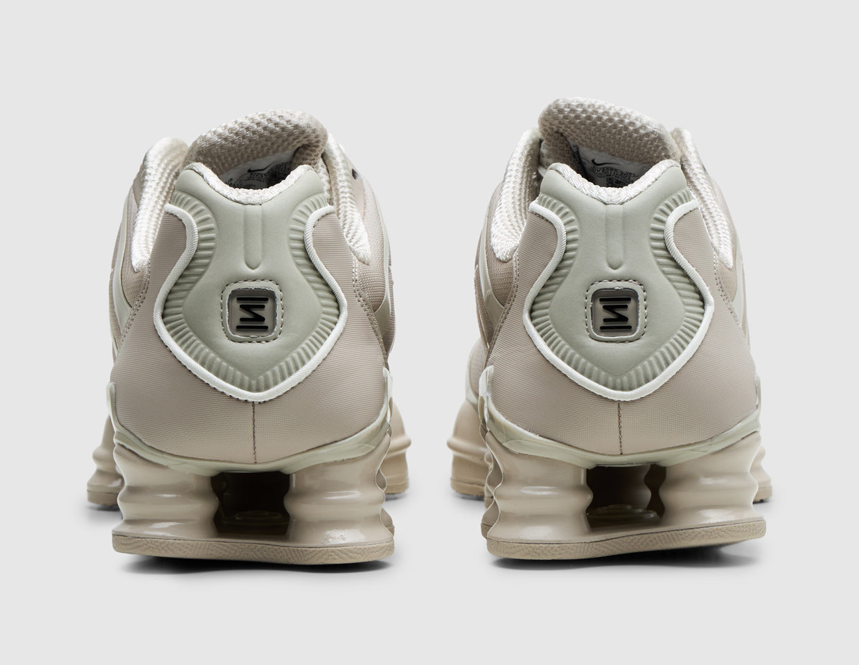 靴 NIKE SHOX TL 27.5 Nike Shox TL Cream / Black - Sail – size? Canada