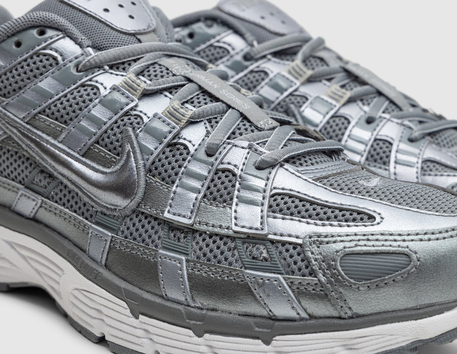 Nike P-6000 / Metallic Cool Grey / Cool Grey - White
