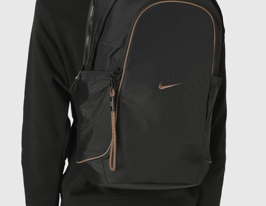 Nike Sportswear Essentials Backpack 20L Black / Black - Ironstone