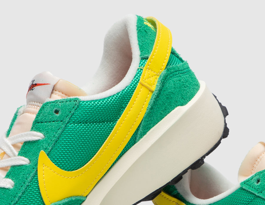 Nike Women s Waffle Debut Stadium Green Opti Yellow Sail