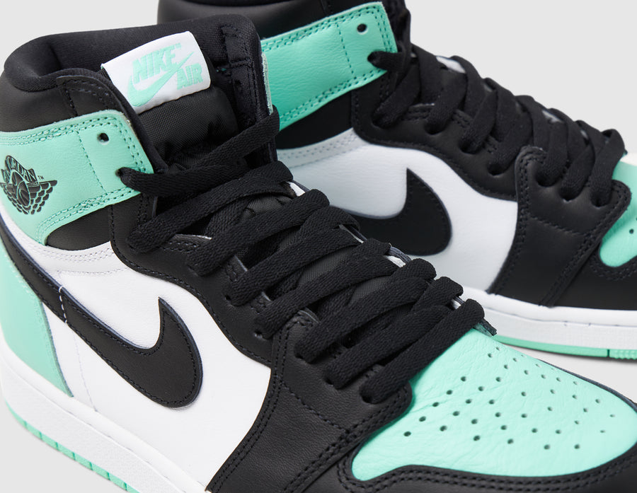 Jordan 1 Retro High OG Remastered White / Black - Green Glow