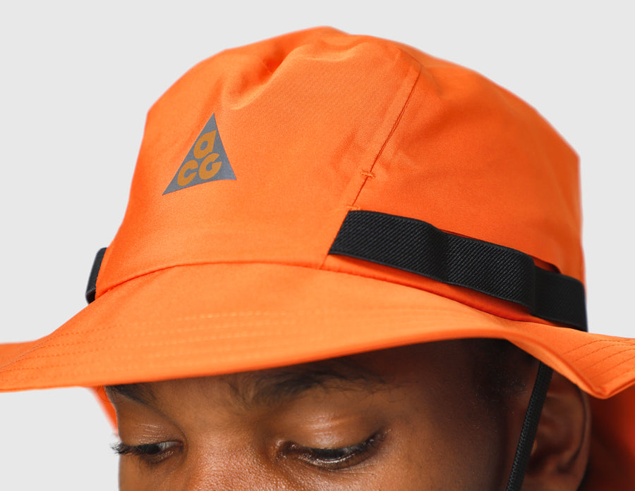 Nike ACG Apex Bucket Hat / Campfire Orange – size? Canada
