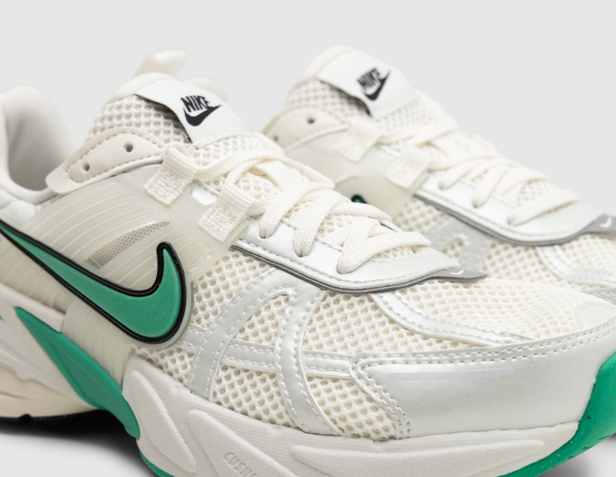 Nike Women's V2K Run Sail / Stadium Green - Pale Ivory