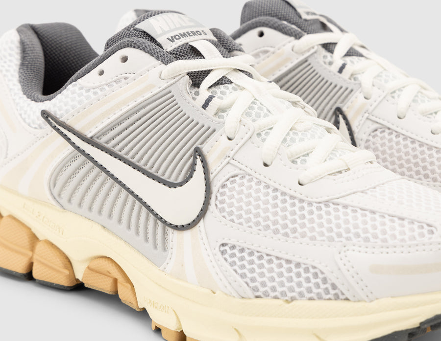 Nike Women's Zoom Vomero 5 Summit White / Pure Platinum