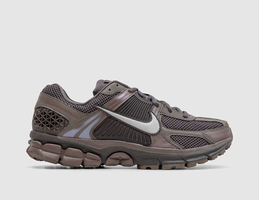 Nike Zoom Vomero 5 Cave Stone / Metallic Silver - Multicolor