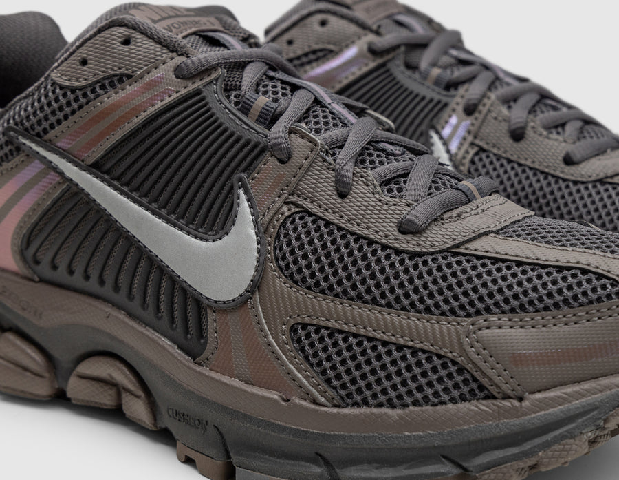 Nike Zoom Vomero 5 Cave Stone / Metallic Silver - Multicolor