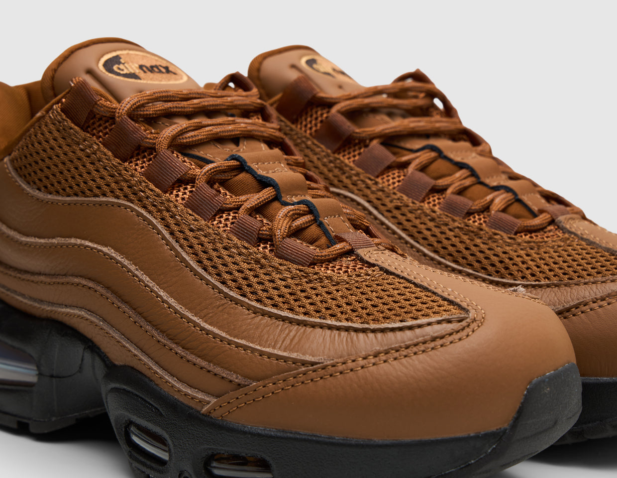 靴 Nike Air Max 95 Big Bubble VELVET BROWN Nike Women's Air Max 95 Big Bubble Lt British Tan / Flax - Velvet