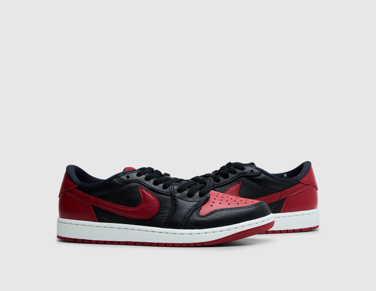 Jordan 1 Retro Low OG Black / Black - Varsity Red – size? Canada
