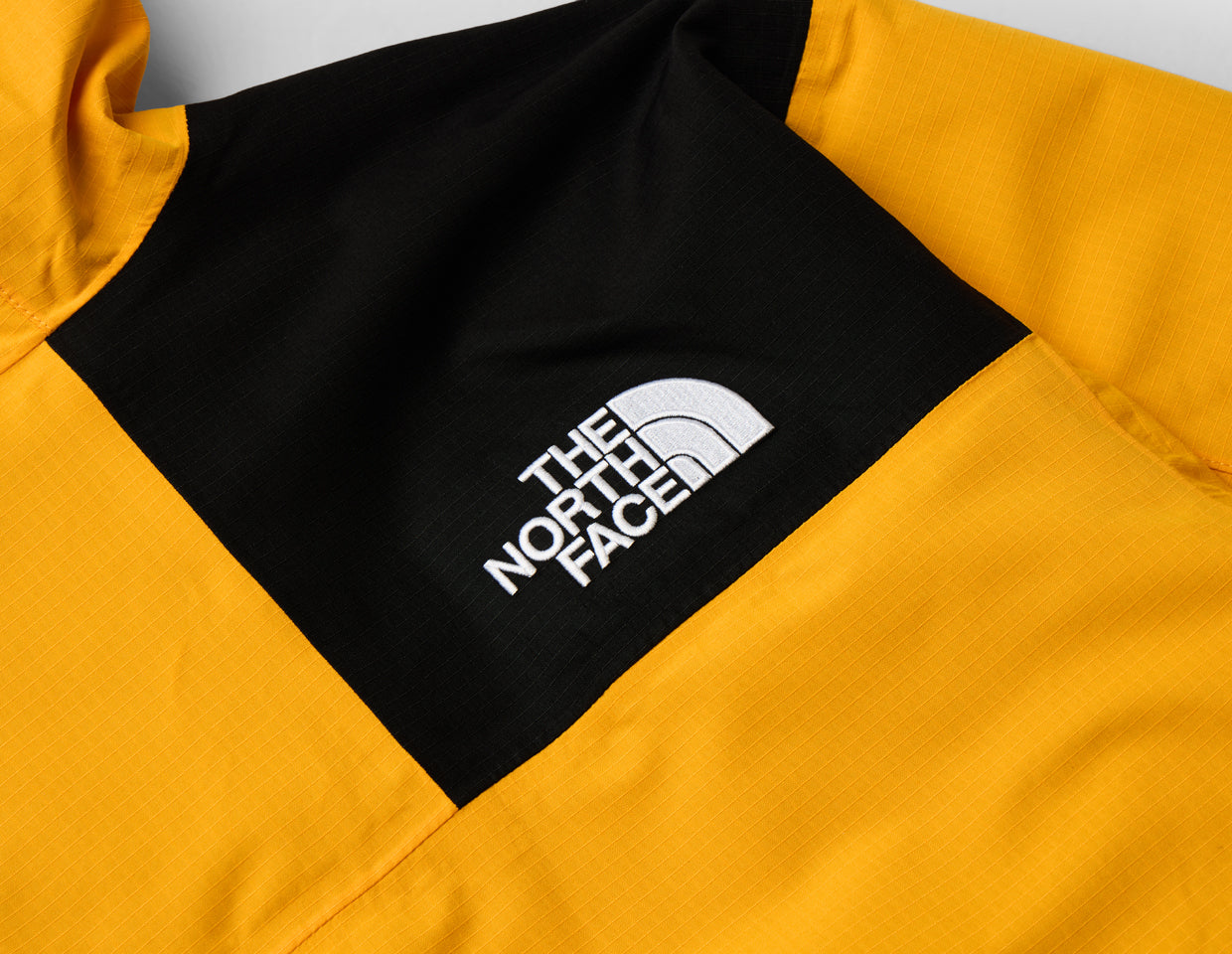The North Face DRYVENT Mono Mountain Jacket / Summit Gold – size