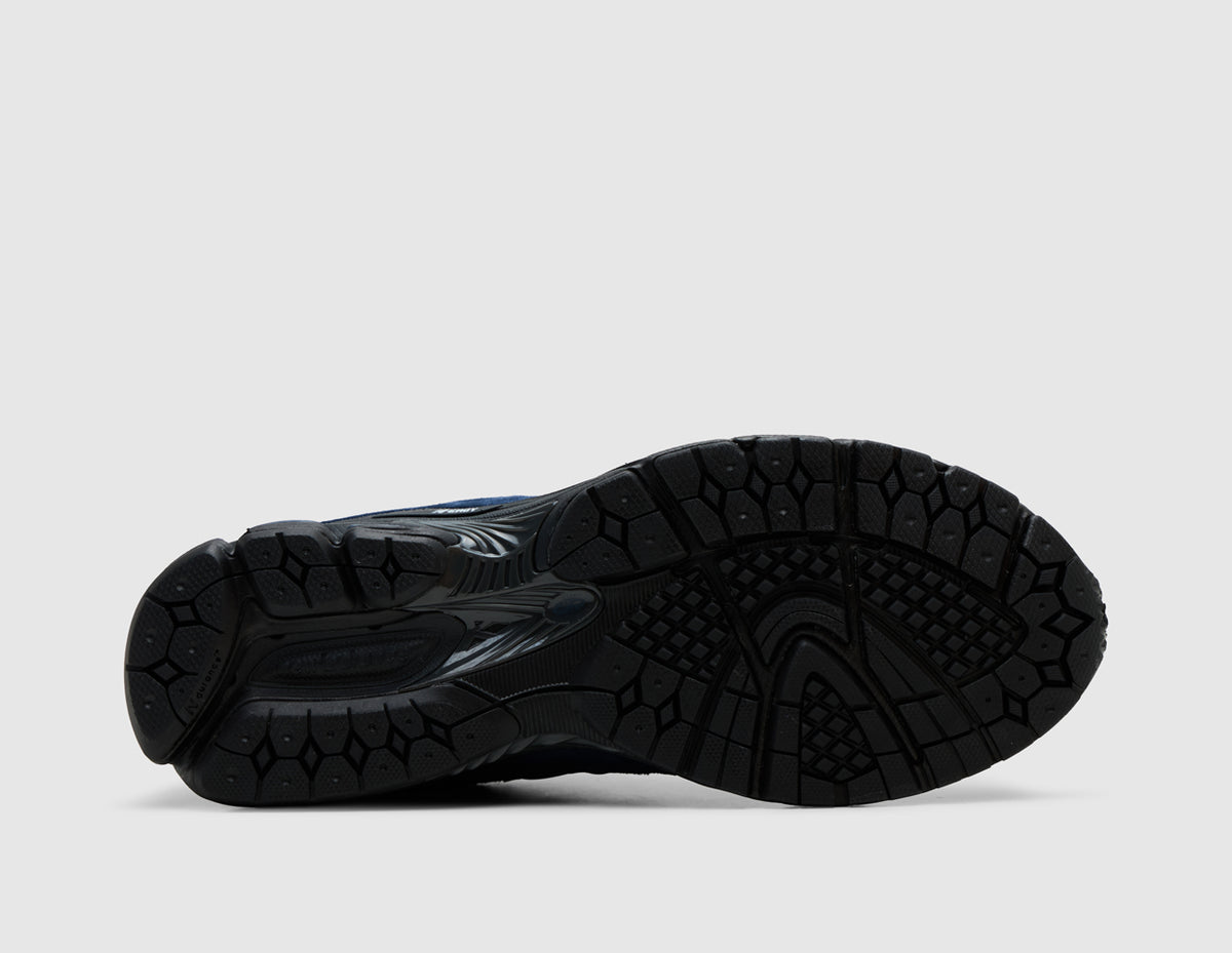New Balance 2002R Dark Night / Black