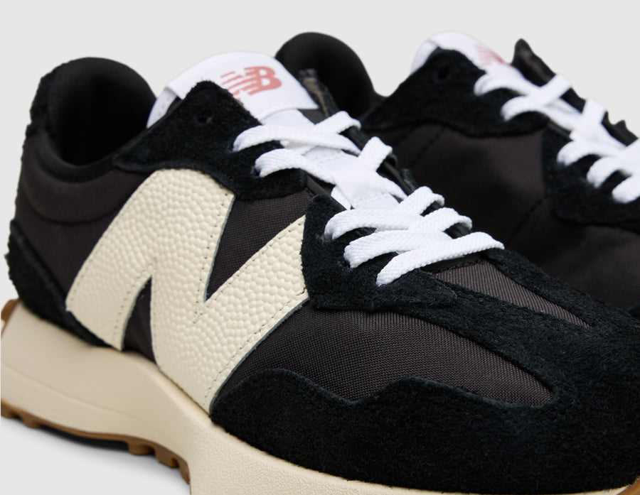 New Balance Women's 327 Black / White - Mineral Red