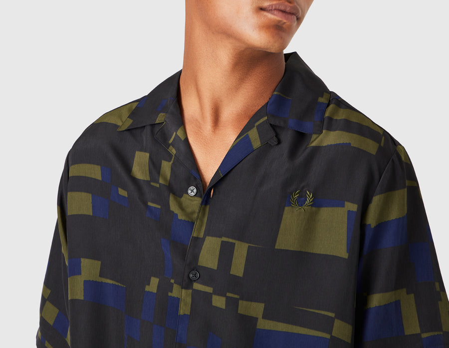 Fred Perry Printed Revere Collar Shirt / Black